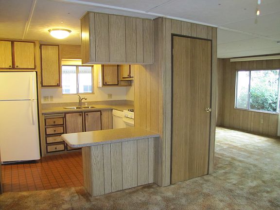 5th image of 748 Spindrift St