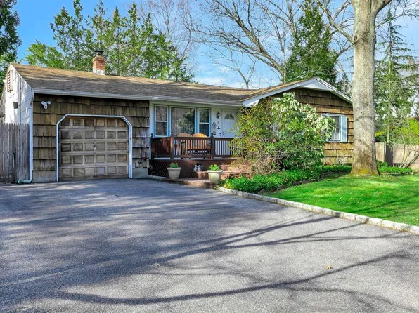 11 Madeline Road, Ridge, NY 11961