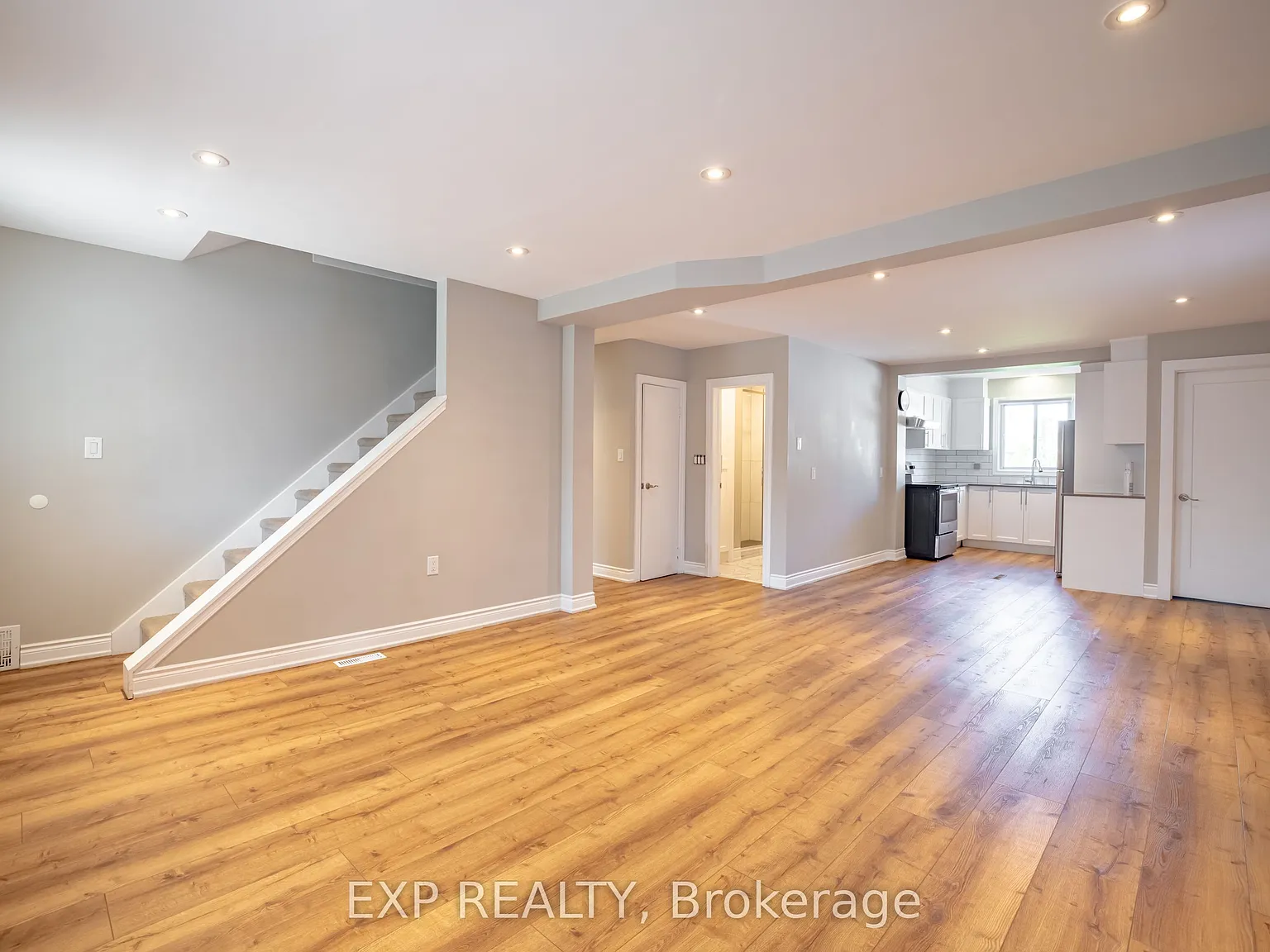 4 bed, $2,400 — Photo 4