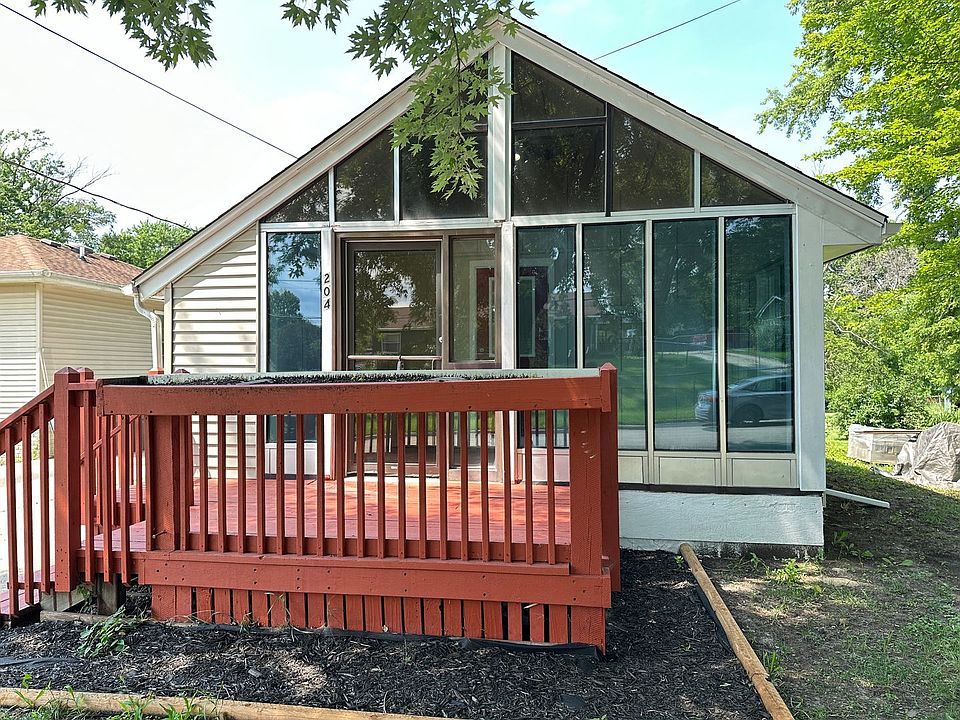 1st image of 204 E Leland Ave