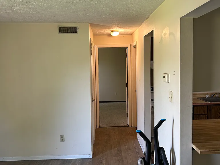 2 Glen Hollin Dr #H — Photo 7