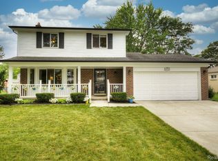 18258 Birch Dr, Macomb, MI 48044