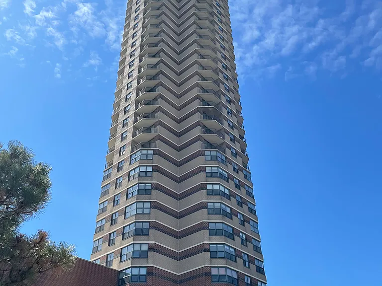 3660 N Lakeshore Dr #516 — Photo 1