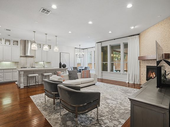 5th image of 9424 Monteleon Ct