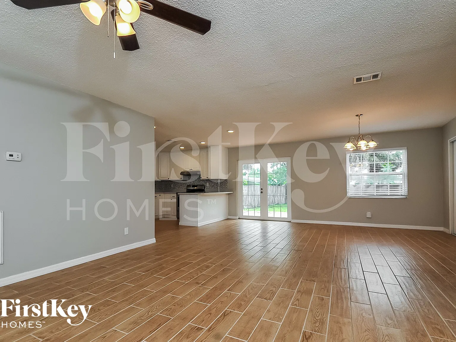 3 bed, 2.0 bath, 1520 sqft, $2,300 — Photo 4