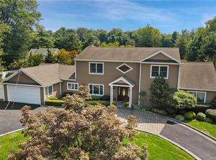 33 Taylor Rd, Valhalla, NY 10595