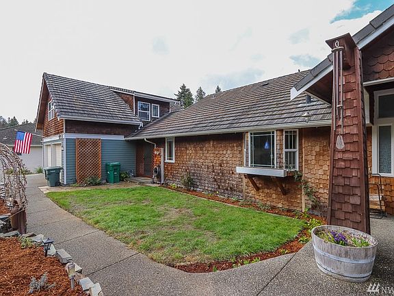 2nd image of 4675 Benita Pl NE