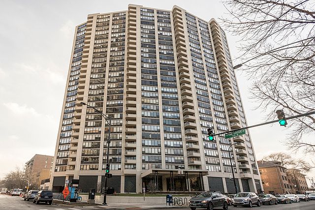 1st image of 3930 N Pine Grove Ave APT 2815