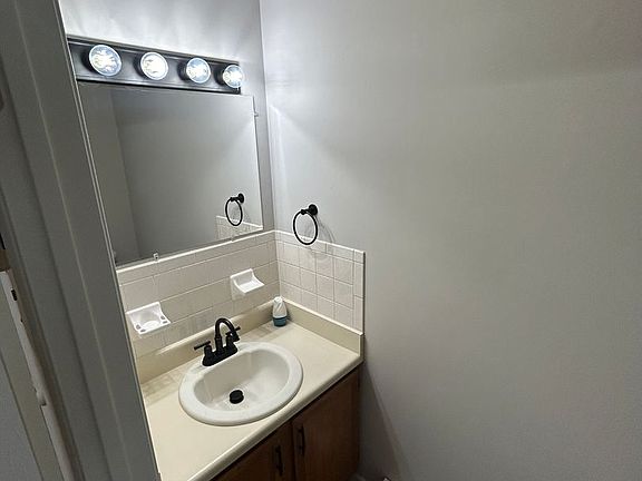 5th image of 1220 Bunker Hill Ct APT A