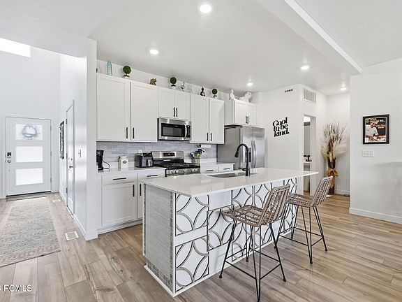 2nd image of 2367 N Wildwood Ln