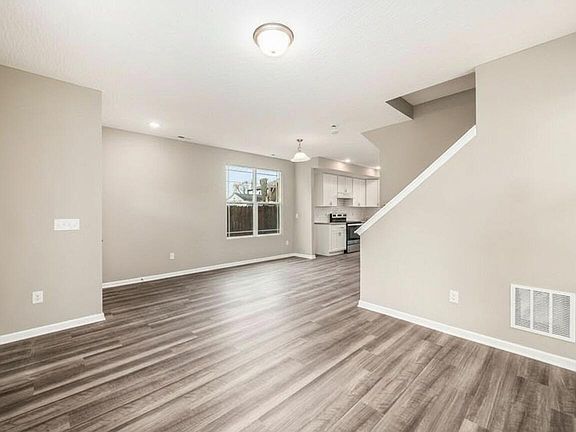 3rd image of 800 N Main St