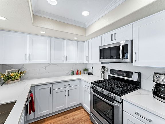 4th image of 1037 S Daybreak Ct