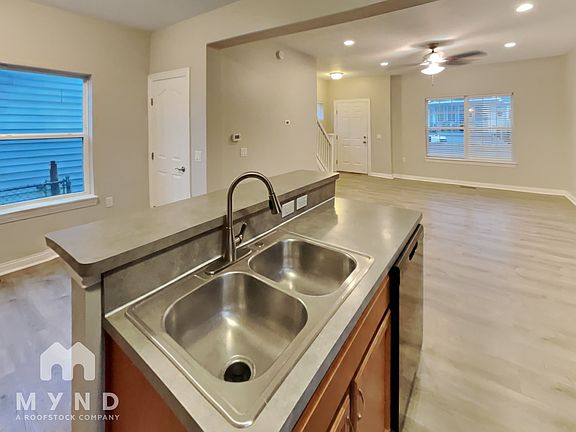 3rd image of 614 Reinhard Ave
