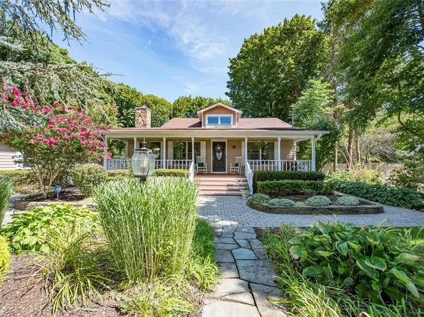 165 Cambon Avenue, Saint James, NY 11780