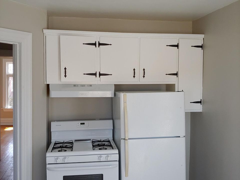 1st image of 2315 Oakes Ave #1/2