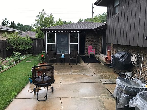 4th image of 9905 S Menard Ave