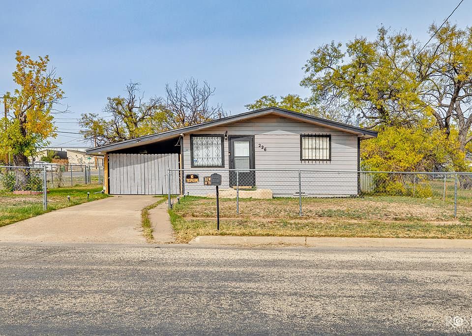 1st image of 226 W Avenue M