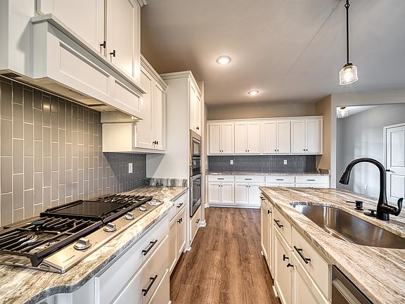 5th image of 44 Pritchett Cv