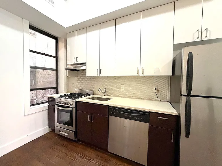 285 Cornelia St #1 — Photo 7