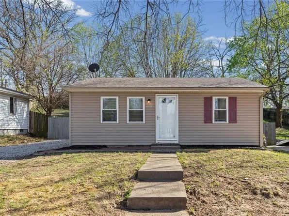 1313 NE 44th St, Kansas City, MO 64116