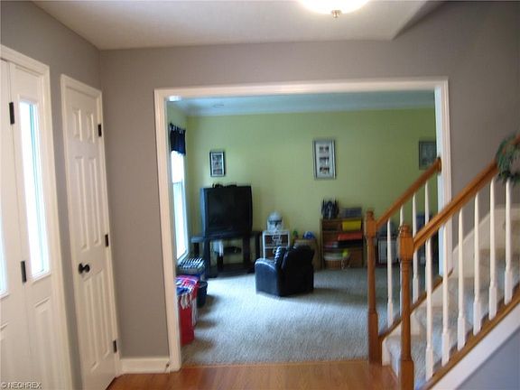 3rd image of 160 Potomac Ct