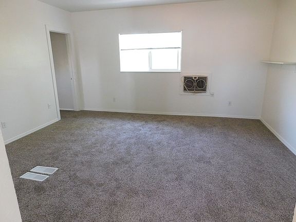 5th image of 140 Gunnison Ave APT 1