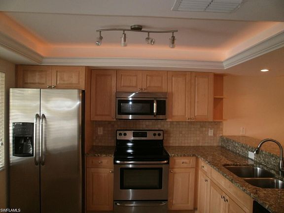 3rd image of 118 Palm Dr APT 11