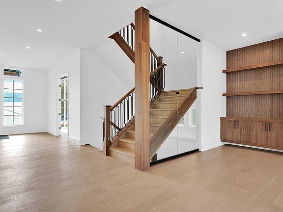 4th image of 1605 9th St NW