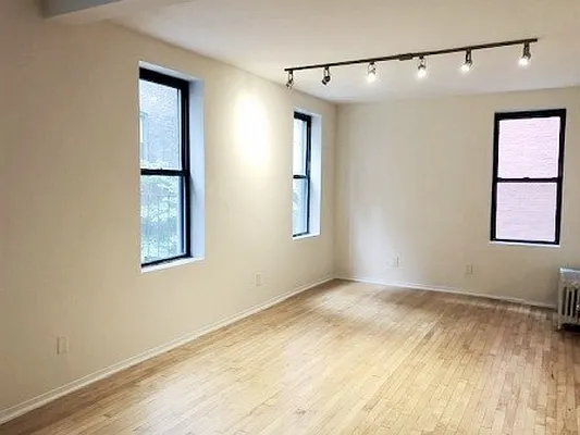 Rented by City Connections Realty | media 7