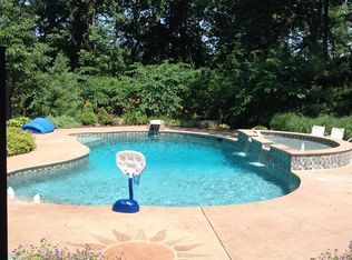 31133 Richard Erwin Dr, South Lyon, MI 48178