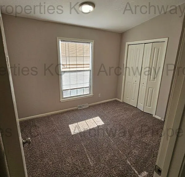 1600 W Elm Ter — Photo 7