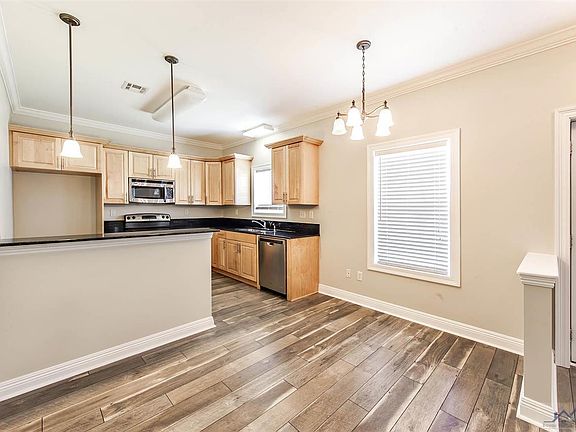 4th image of 134 Holley St