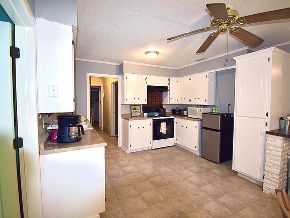 4th image of 24 Green Acre Dr