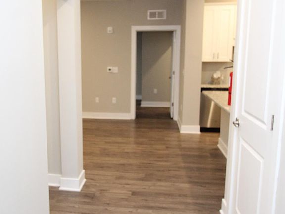 5th image of 814 Stiller Ln