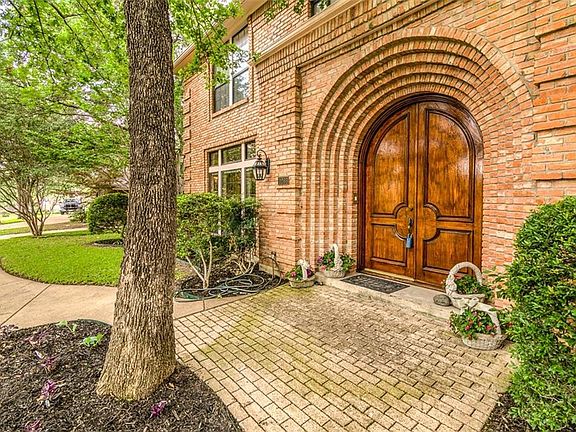 2nd image of 3203 Carisbrooke Ct