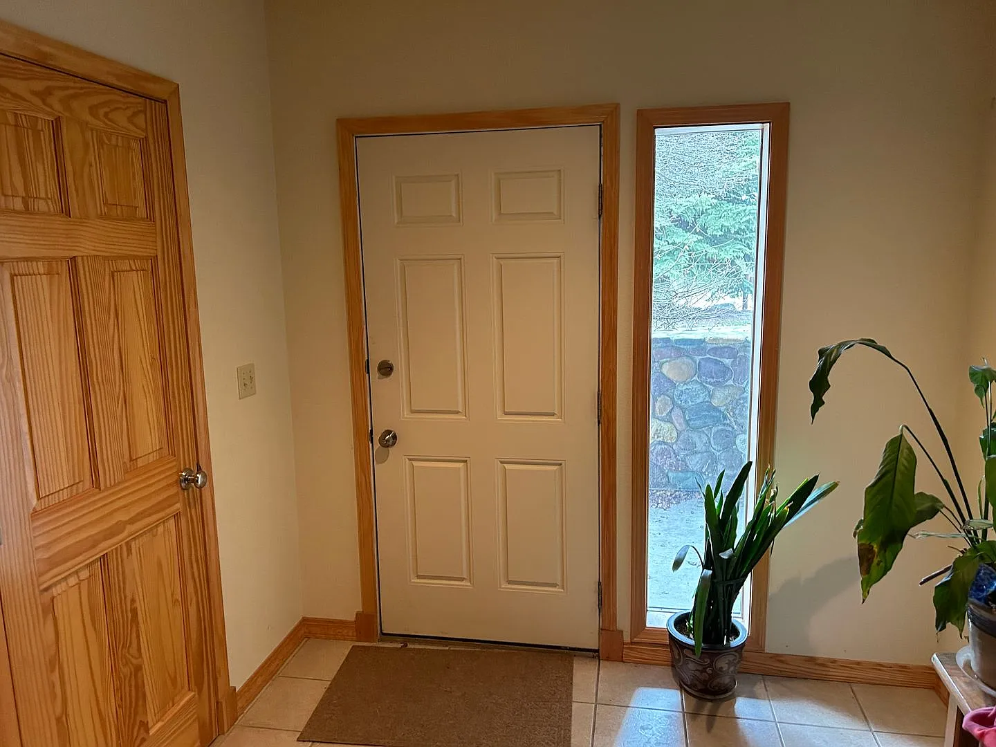 3 bedroom home with deck views of the lake and mountains in Lakeside! — Photo 2