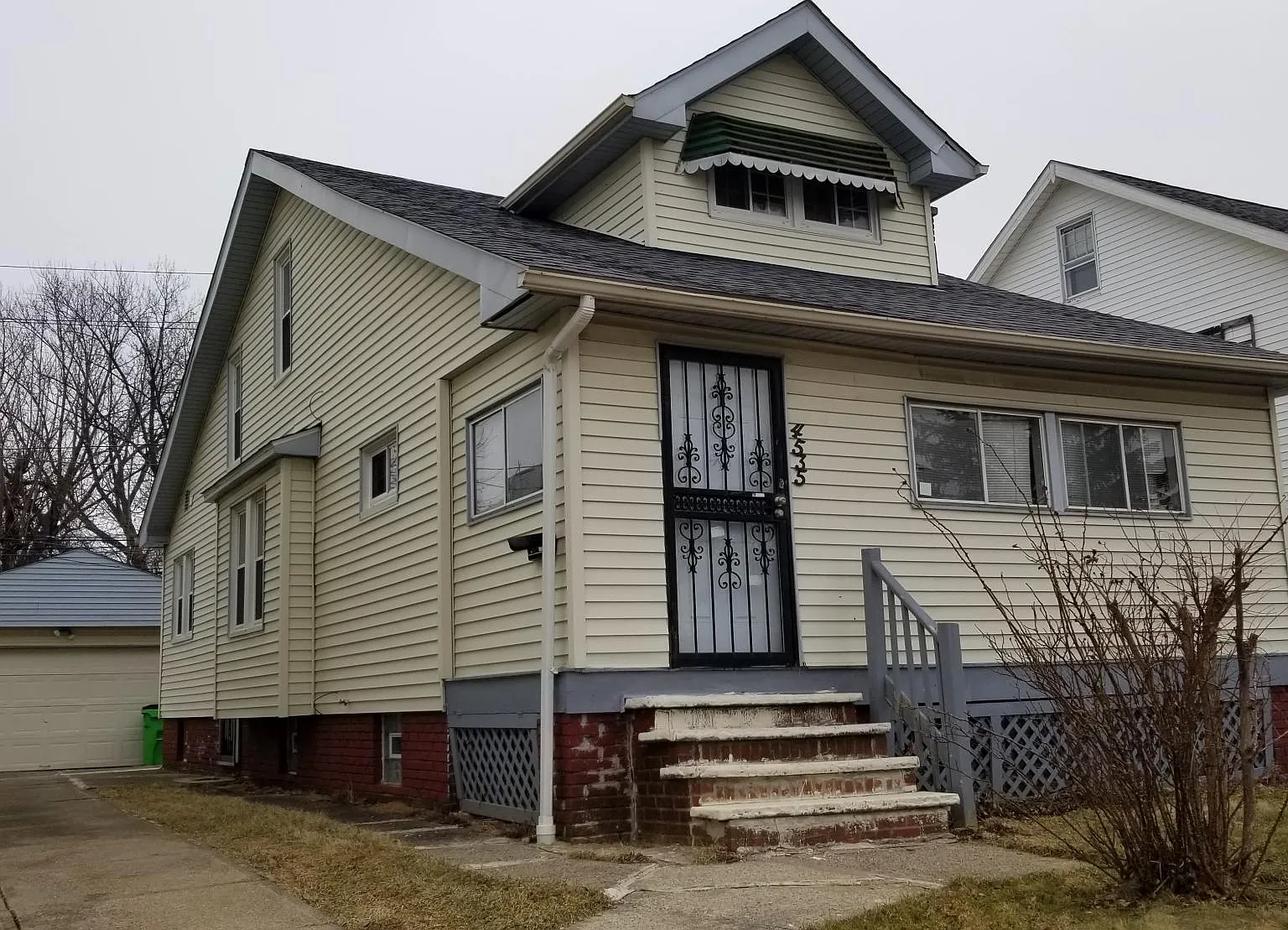 4 bed, 1330 sqft, $1,395 — Photo 1