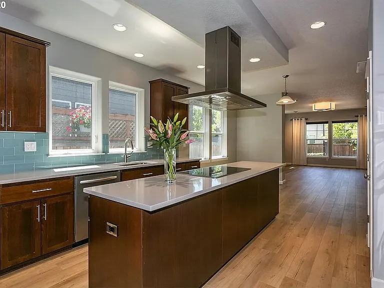 153 NE Porto Way — Photo 13