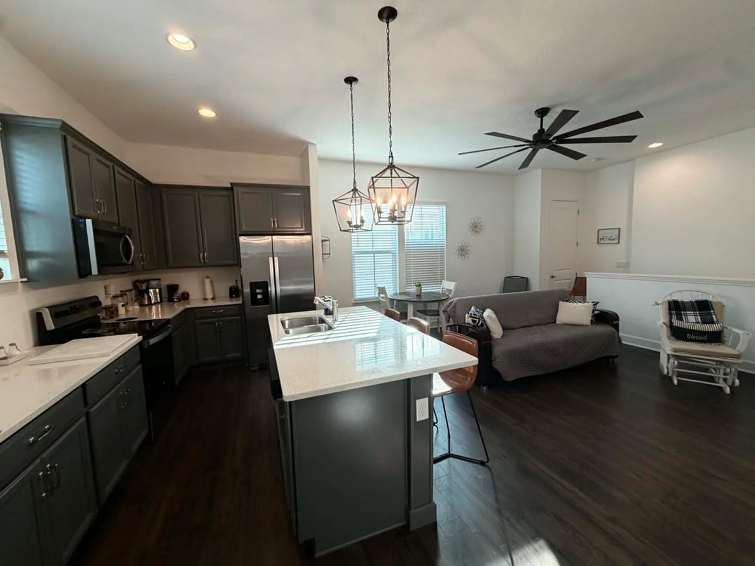 1 bed, 710 sqft, $1,900 — Photo 2