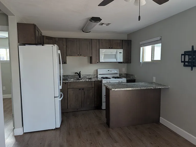 1112 S 7th Ave #1/2 — Photo 1