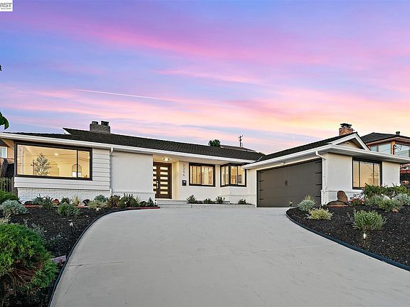2nd image of 2356 Marineview Dr