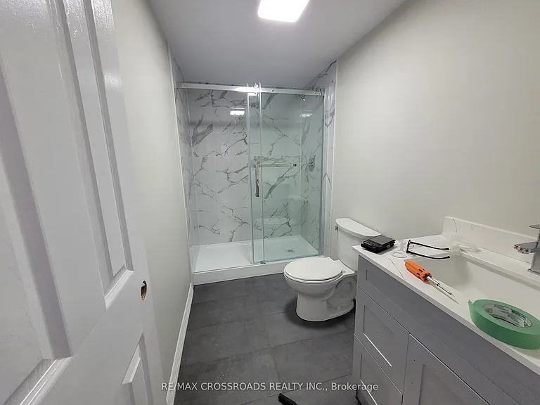 124 Major Mackenzie Dr E #MAIN — Photo 8