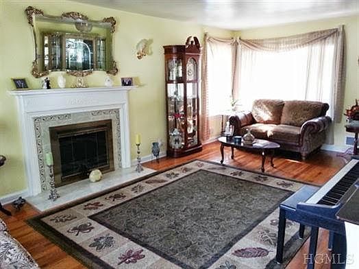3rd image of 411 Hawthorne Ave