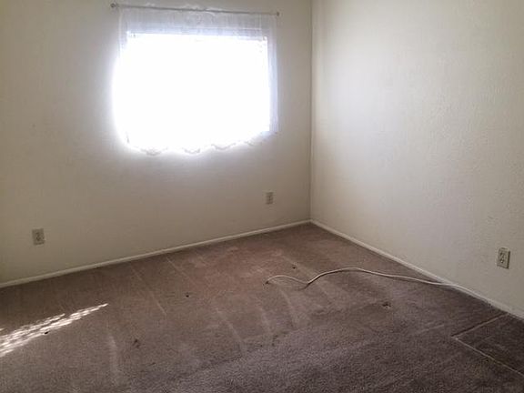 3rd image of 3014 Tulare Ave