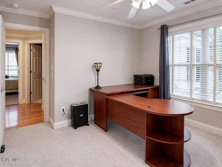 305 Holly Ln — Photo 37