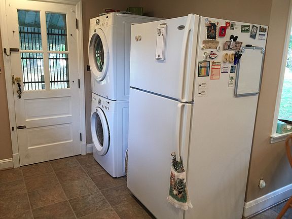 Updated Kitchen & Appliances