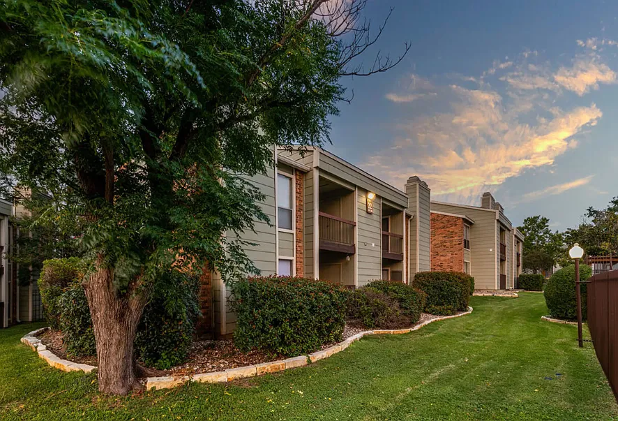 Summer Creek Apartments — Photo 4