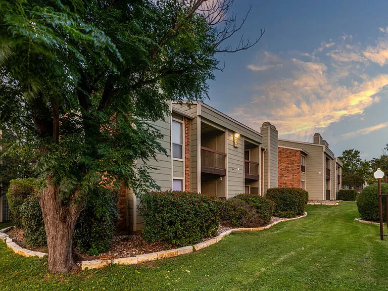 Summer Creek Apartments — Photo 4