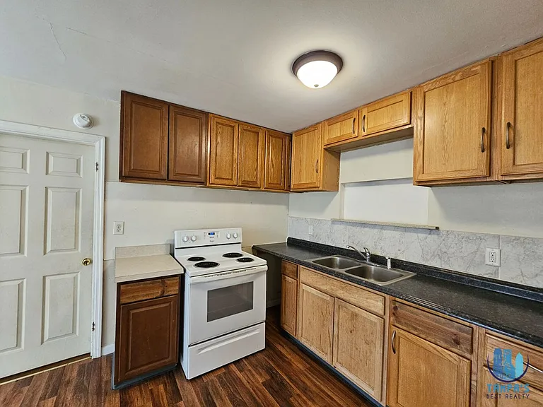 1516 Holly Rd — Photo 9