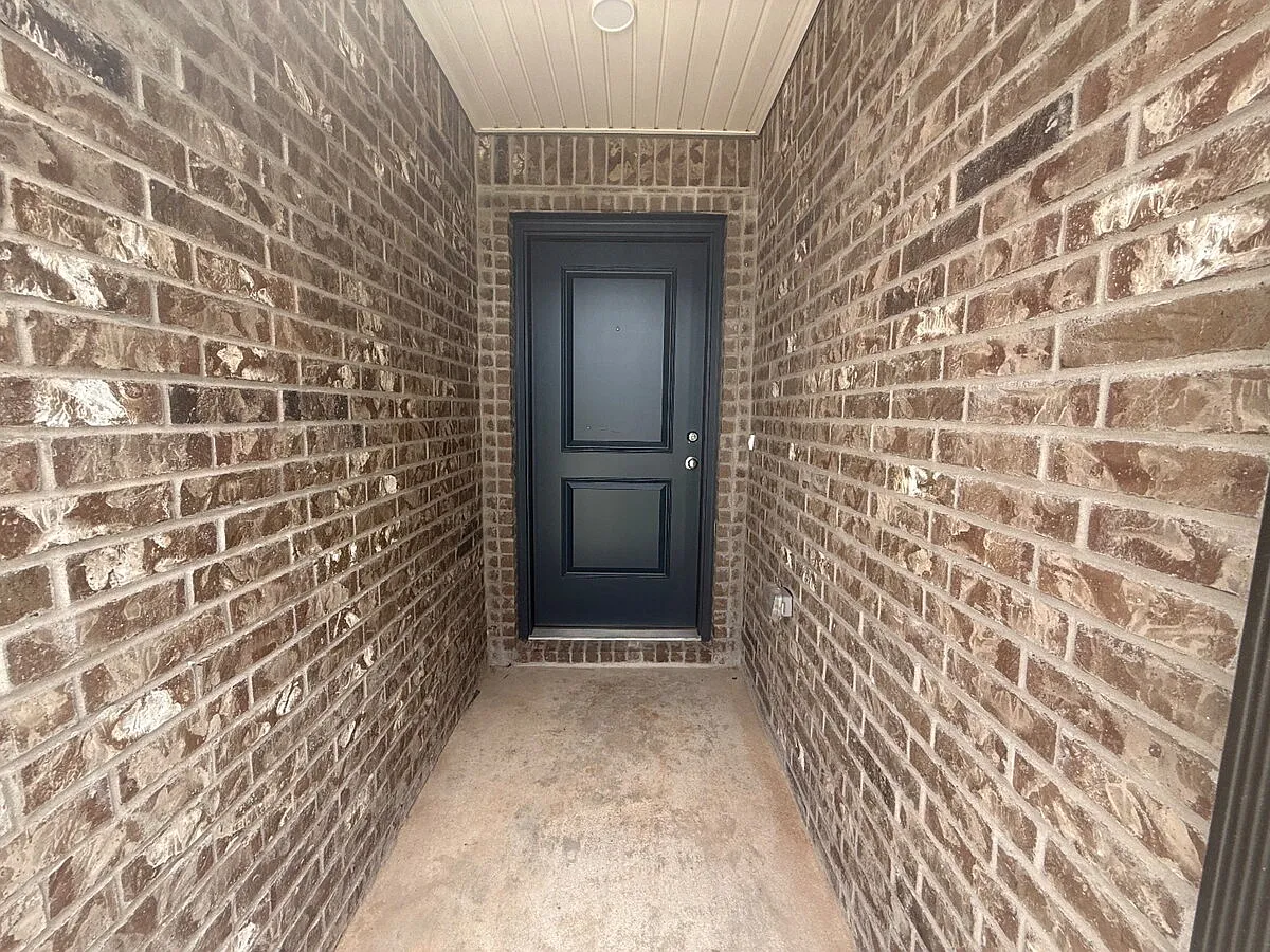 4 bed, 2.0 bath, 1613 sqft, $1,795 — Photo 2